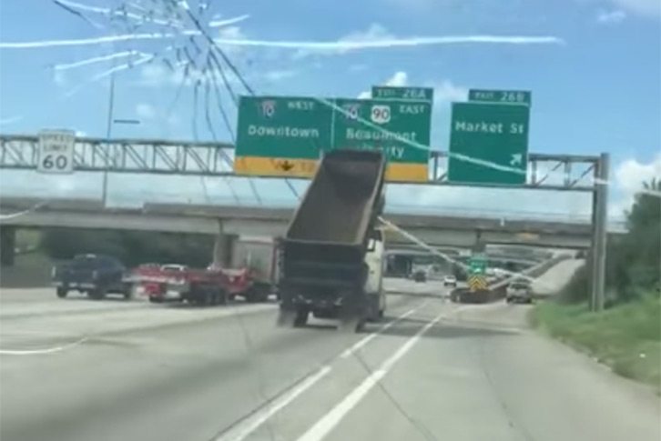 [VIDEO] Dump Truck with Raised Bed Gets Obliterated by Overhead Highway ...